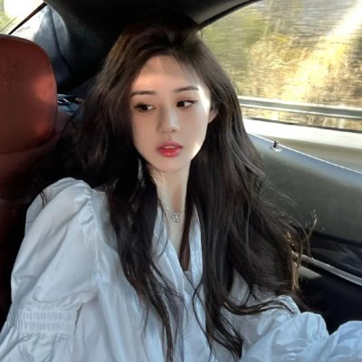 圈内顶流绯闻澄清适得其反，评论区彻底沦陷，深夜持续发酵